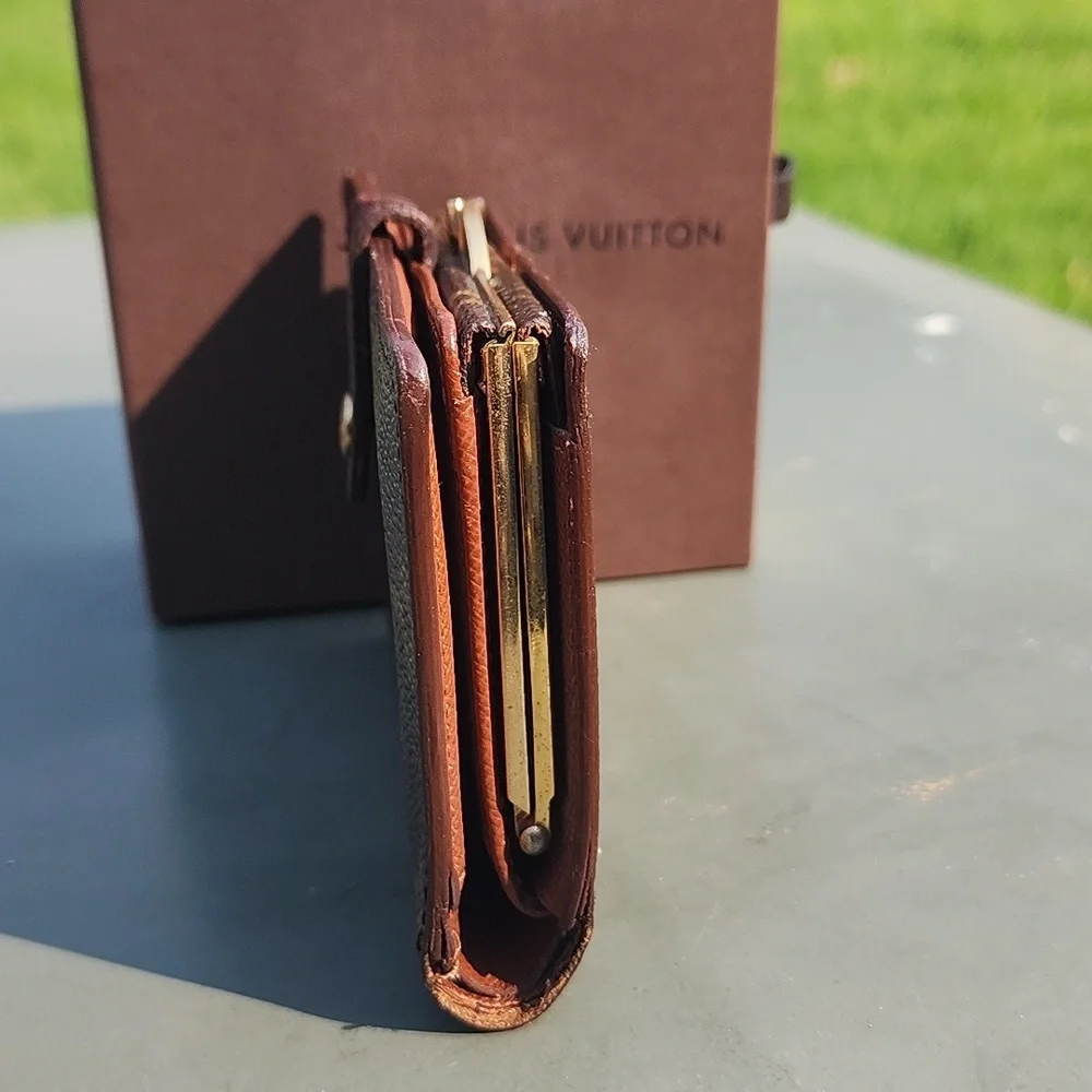 Authentic Louis Vuitton kisslock wallet - Picture 5 of 15